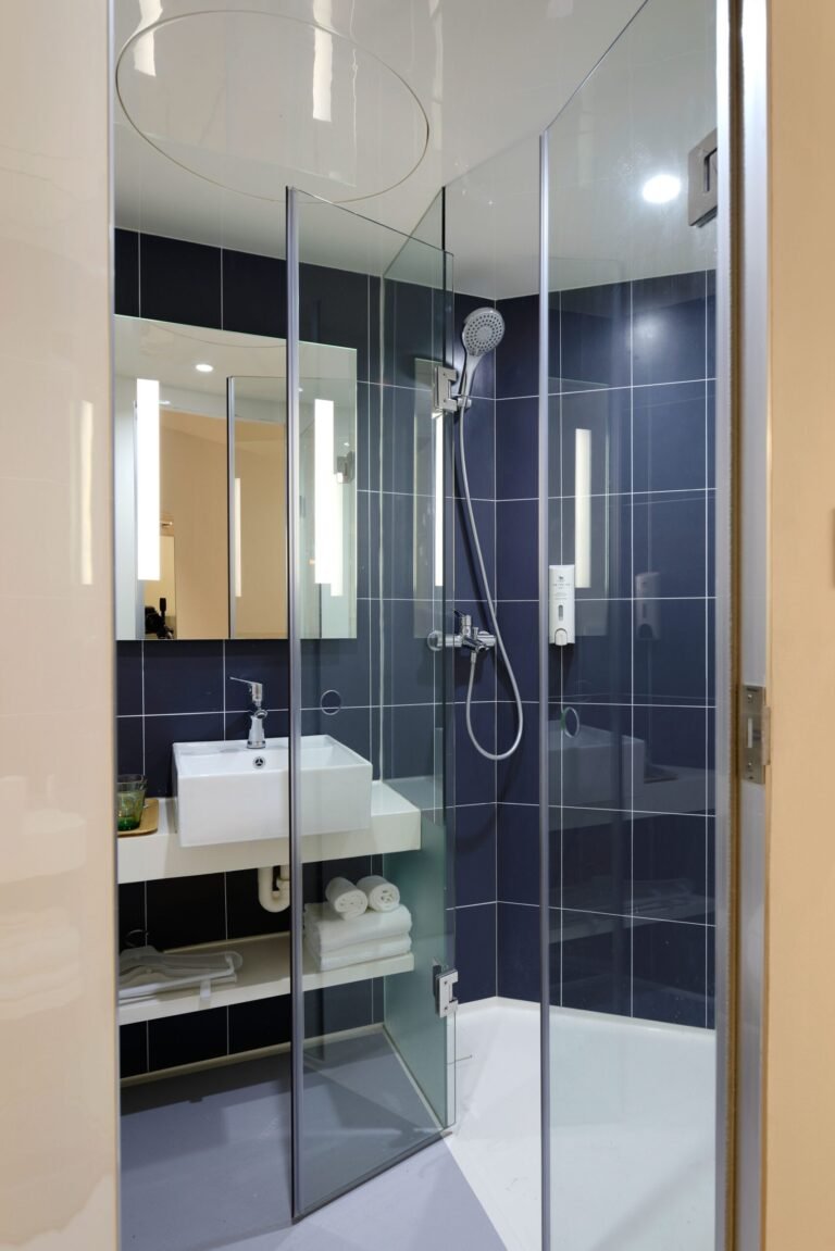 Wet rooms Newcastle by MaxWarmth